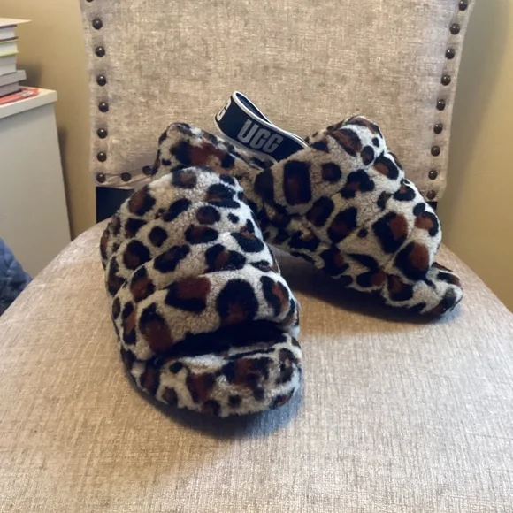UGG Fluff Yeah slippers/shoes in leopard print - size 9 - Picture 1 of 10